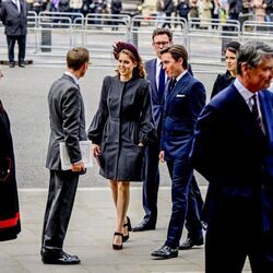 Beatriz de York y Edoardo Mapelli Mozzi y Eugenia de York y Jack Brooksbank en el homenaje al Duque de Edimburgo