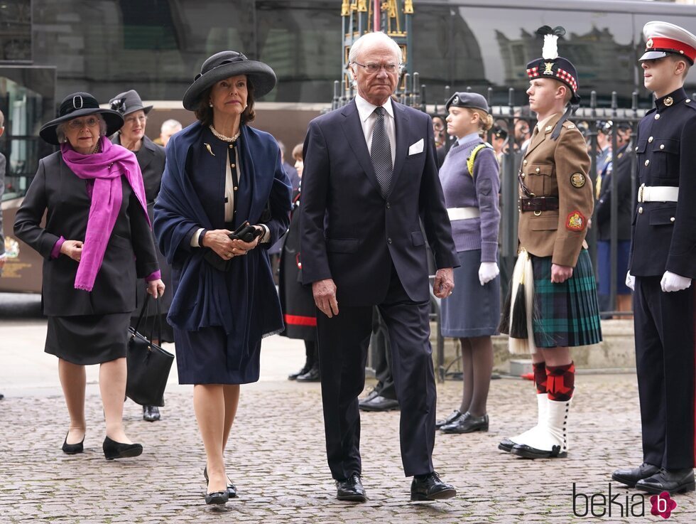 Carlos Gustavo y Silvia de Suecia, Cristina de Suecia y Margarita de Dinamarca en el homenaje al Duque de Edimburgo