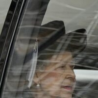 La Reina Isabel llegando en coche al homenaje al Duque de Edimburgo