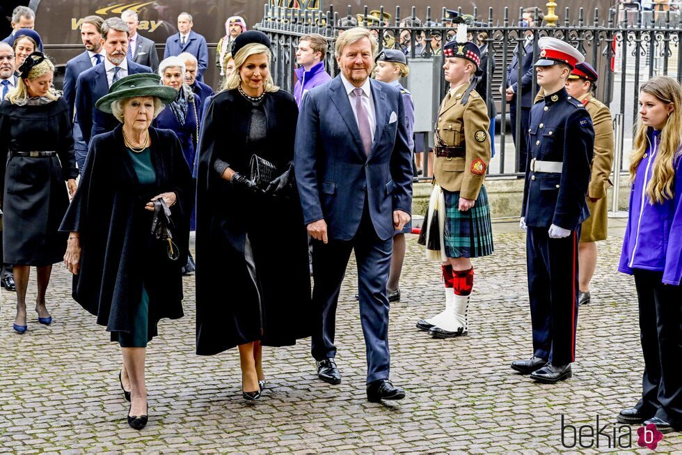 Pablo y Marie Chantal de Grecia, Beatriz de Holanda, Guillermo Alejandro y Máxima de Holanda en el homenaje al Duque de Edimburgo