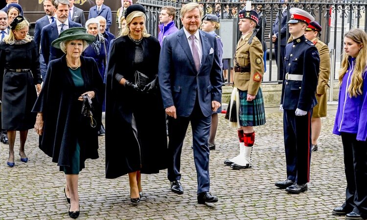 Pablo y Marie Chantal de Grecia, Beatriz de Holanda, Guillermo Alejandro y Máxima de Holanda en el homenaje al Duque de Edimburgo