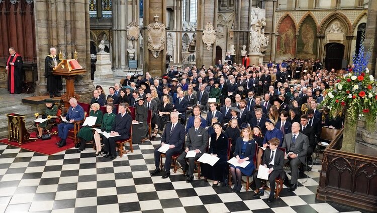 Asistentes al homenaje al Duque de Edimburgo