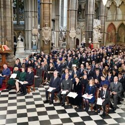 Asistentes al homenaje al Duque de Edimburgo