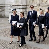 La Gran Duquesa de Luxemburgo, Ana María de Grecia, Pablo y Marie Chantal de Grecia, Felipe de Grecia y Nina Flohr y Margarita de Rumanía en el homenaje al