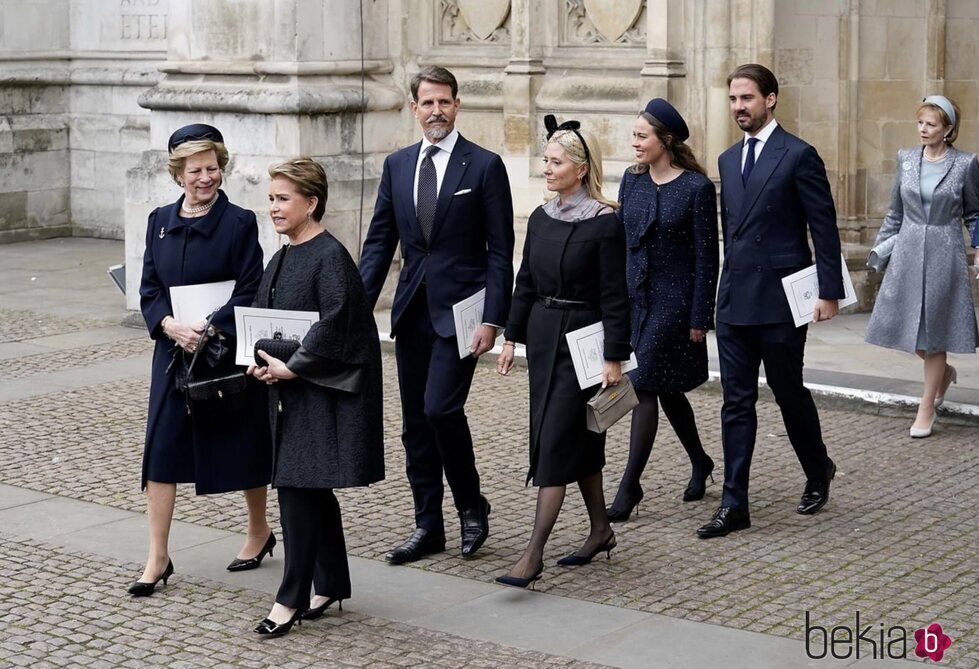 La Gran Duquesa de Luxemburgo, Ana María de Grecia, Pablo y Marie Chantal de Grecia, Felipe de Grecia y Nina Flohr y Margarita de Rumanía en el homenaje al