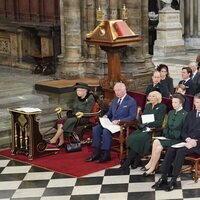 La Reina Isabel, Carlos y Camilla, la Princesa Ana y Timothy Laurence, los Cambridge, los York, los Gloucester y los Kent en el homenaje al Duque de Edimbu