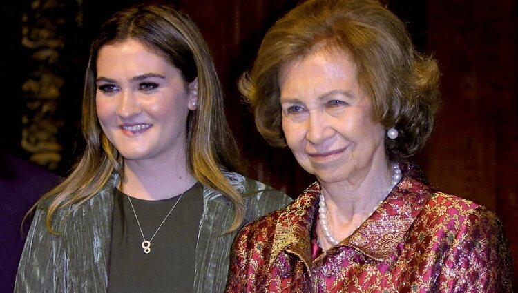 La Reina Sofía con Carlota, la hija de José Andrés, en los premios Sophia a la Excelencia en Nueva York