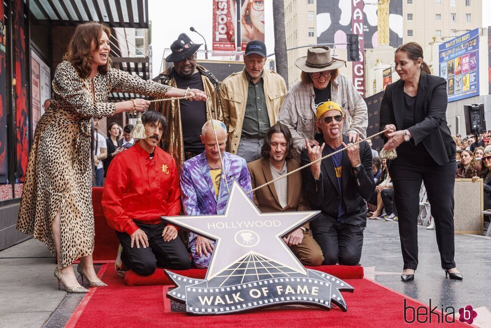 Red Hot Chili Peppers reciben su estrella en el Paseo de la Fama de Hollywood