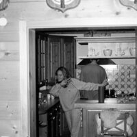 Irene Urdangarin haciendo un gesto gracioso en la cocina