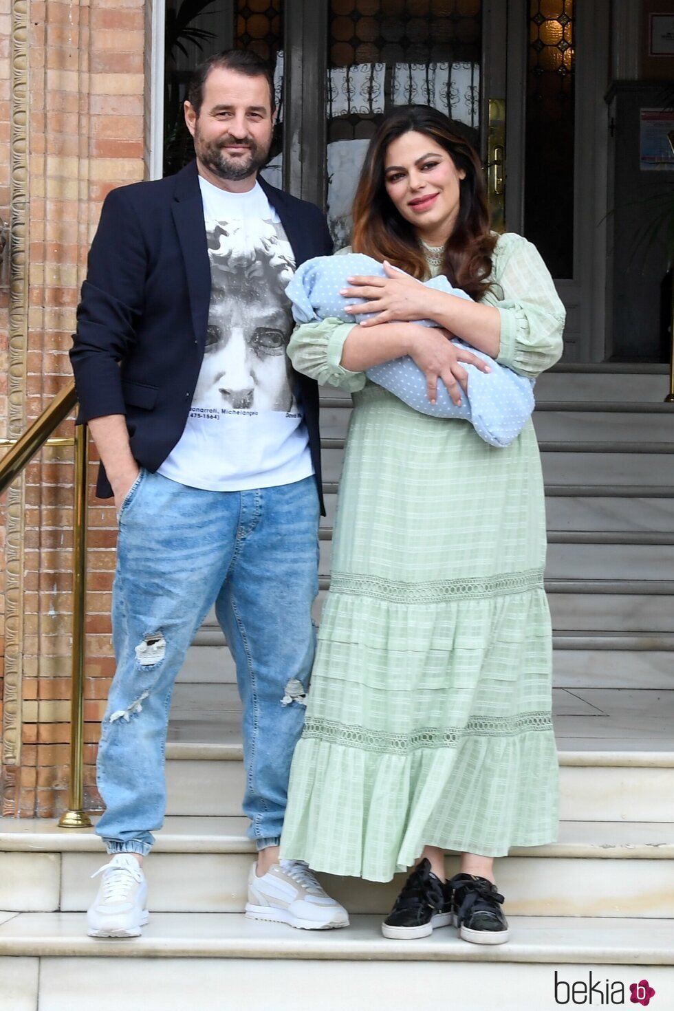 Marisa Jara y Miguel Almansa en la presentación de su hijo Tomás