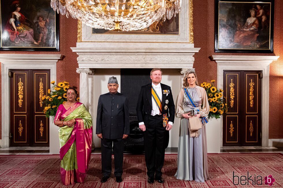 Guillermo Alejandro y Máxima de Holanda con el Presidenta de La India y su esposa en una cena de Estado en el Palacio Real de Amsterdam