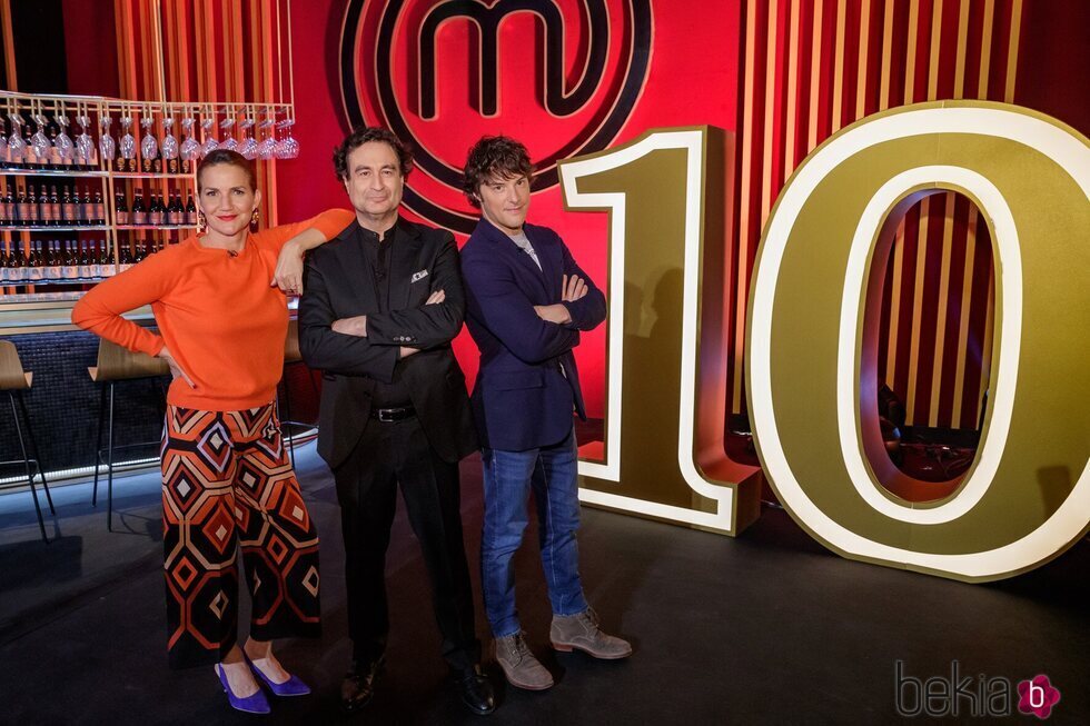 Samantha Vallejo-Nágera, Pepe Rodríguez y Jordi Cruz festejando el décimo aniversario de 'Masterchef'