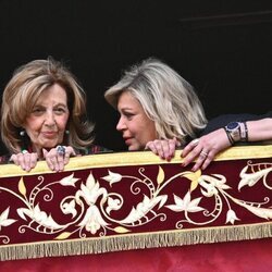 Terelu Campos hablando con María Teresa Campos en la Semana Santa de Málaga