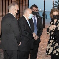 La Reina Sofía e Irene de Grecia saludan a las autoridades antes del concierto de Projecte Home en Mallorca