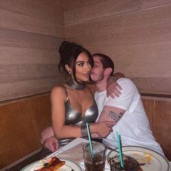 Kim Kardashian y Pete Davidson muy cariñosos en una cena