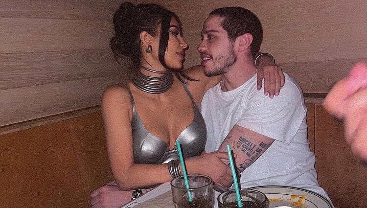 Kim Kardashian y Pete Davidson se dedican una tierna mirada