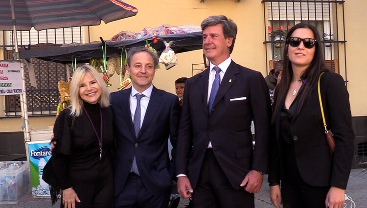 Eugenia y Cayetano Martínez de Irujo y sus parejas, Narcis Rebollo y Mirjan, en Sevilla durante la Semana Santa 2022