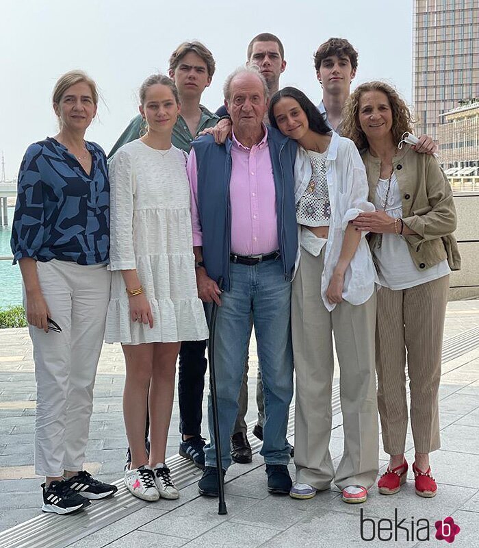 El Rey Juan Carlos con sus hijas y sus nietos en Abu Dabi