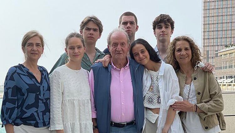 El Rey Juan Carlos con sus hijas y sus nietos en Abu Dabi