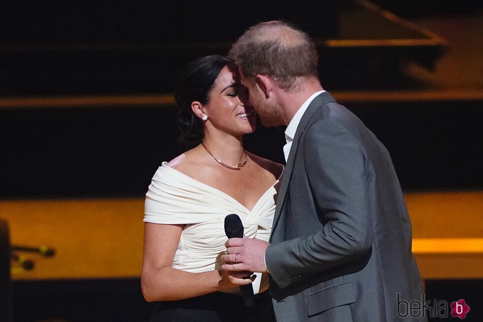 El Príncipe Harry y Meghan Markle, muy cariñosos en la inauguración de los Juegos Invictus