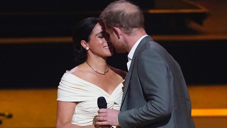 El Príncipe Harry y Meghan Markle, muy cariñosos en la inauguración de los Juegos Invictus