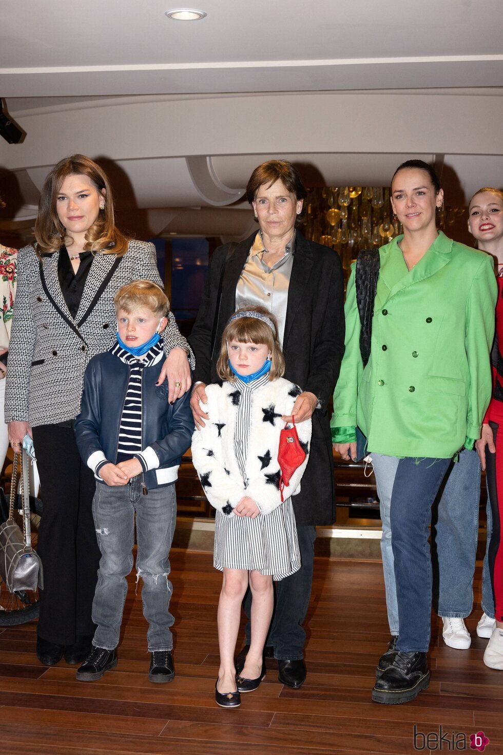 Jacques y Gabriella de Mónaco, Estefanía de Mónaco y sus hijas Pauline Ducruet y Camille Gottlieb en una función de circo benéfica