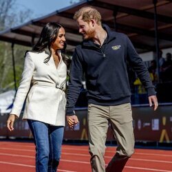 El Príncipe Harry y Meghan Markle cogidos de la mano en los Invictus Games de La Haya