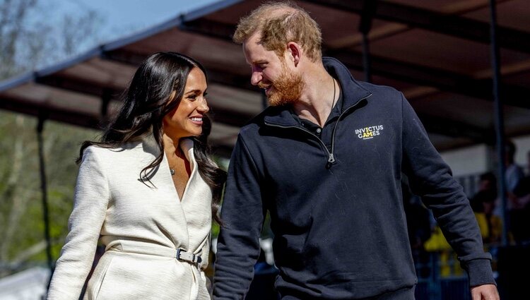 El Príncipe Harry y Meghan Markle cogidos de la mano en los Invictus Games de La Haya