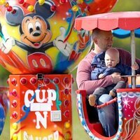 Mike Tindall y sus hijos Lena y Lucas Tindall en una feria en Norfolk