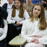 La Princesa Leonor en su primer acto en solitario sin mascarilla