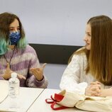 La Princesa Leonor escucha a una joven en una Jornada sobre Juventud y Ciberseguridad en Leganés