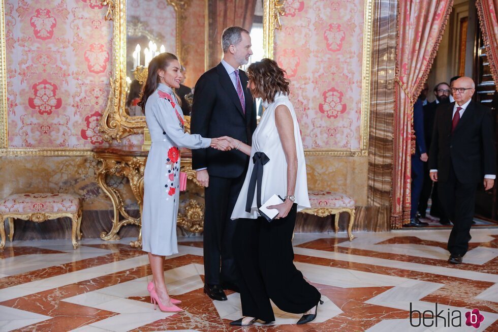 Los Reyes Felipe y Letizia y Paz Padilla en el almuerzo por la entrega del Premio Cervantes 2021