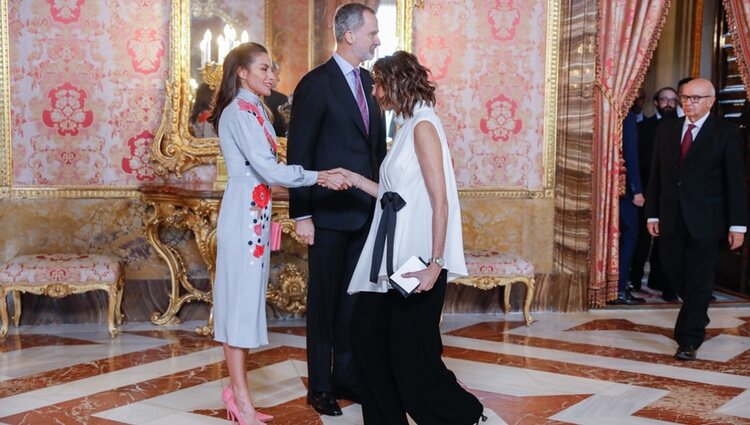 Los Reyes Felipe y Letizia y Paz Padilla en el almuerzo por la entrega del Premio Cervantes 2021