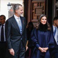 Los Reyes Felipe y Letizia y Pedro Sánchez en la entrega del Premio Cervantes 2021