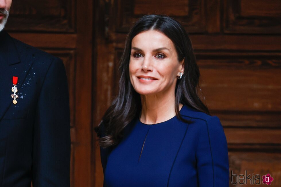 La Reina Letizia sonríe sin mascarilla en la entrega del Premio Cervantes 2021