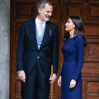 Los Reyes Felipe y Letizia, muy cómplices en la entrega del Premio Cervantes 2021