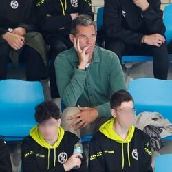 Iñaki Urdangarin viendo jugar a su hijo Pablo al balonmano en Pamplona