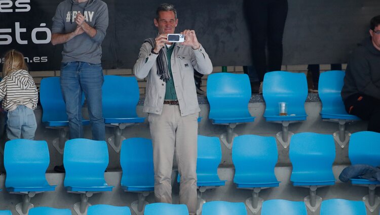 Iñaki Urdangarin, muy orgulloso viendo jugar a su hijo Pablo en Pamplona