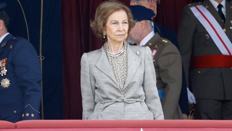 La Reina Sofía durante la jura de bandera de personal civil en el Acuartelamiento de la Guardia Real