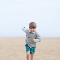 El Príncipe Luis corriendo por la playa