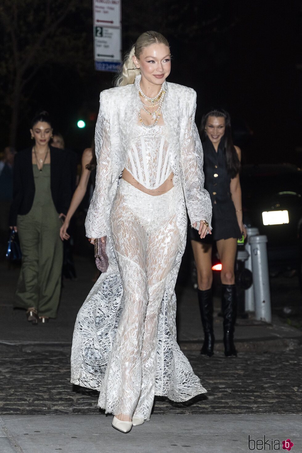 Gigi Hadid llegando a la fiesta de su 27 cumpleaños