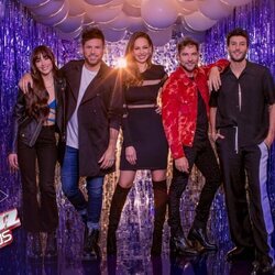 Aitana, Pablo López, Eva González, David Bisbal y Sebastián Yatra en una foto promocional de 'La Voz Kids'