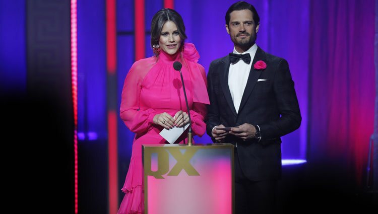 Carlos Felipe y Sofia de Suecia en su intervención en la QX Gay Gala