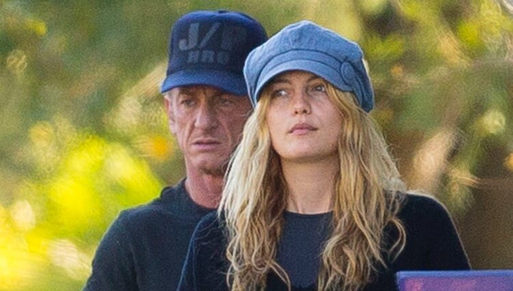 Sean Penn y Leila George en Los Angeles