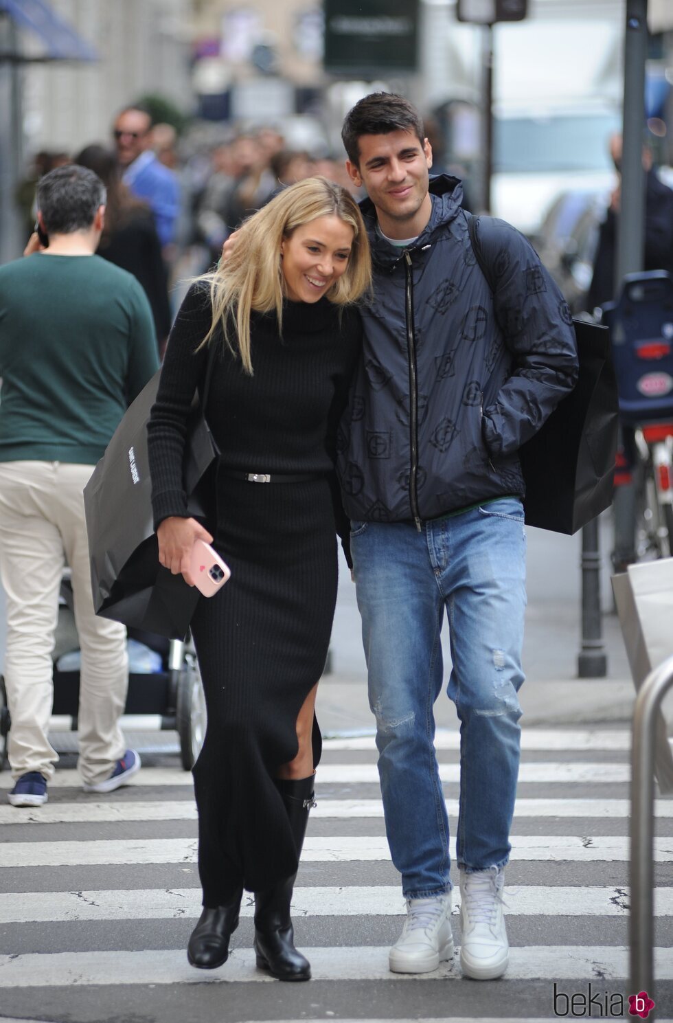 Alice Campello y Álvaro Morata paseando por Milán