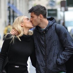 Álvaro Morata y Alice Campello paseando por Milán