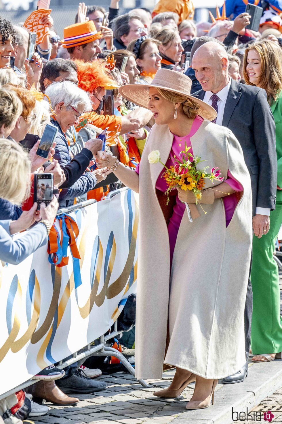 Máxima de Holanda saludando a la ciudadanía en el Día del Rey 2022 en Maastricht