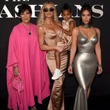 Kris Jenner, Khloé, True Thompson y Kim Kardashian en la premiere de 'The Kardashians'