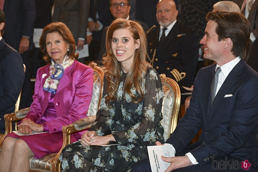 Silvia de Suecia, Beatriz de York y Edoardo Mapelli Mozzi en la Asamblea Mundial de la Dislexia en el Palacio Real de Estocolmo