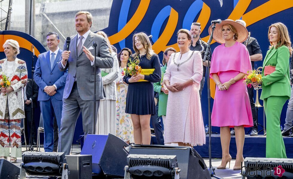 Guillermo Alejandro de Holanda en su discurso por el Día del Rey 2022 ante Máxima, Alexia, Ariane y Laurentien de Holanda